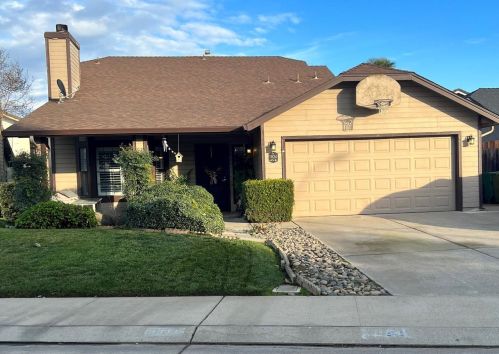 1824 Robin Ln, Lodi, CA 95240-7824