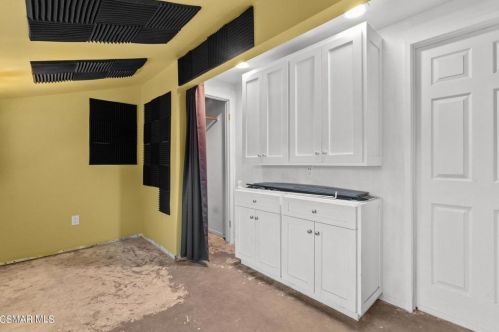 3026 Amarillo Ave, Simi Valley CA  93063-1704 exterior