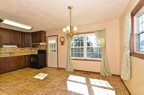 23 Rosemont Ave, Cumberland RI  02864-7518 exterior