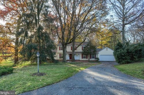 2 Spring Creek Ln, Swatara, PA 17033-1382