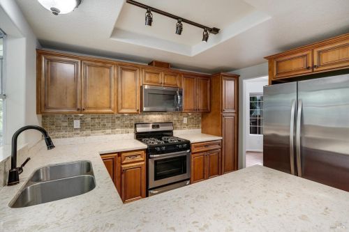 2013 Waltzer Rd, Santa Rosa CA  95403-1827 exterior