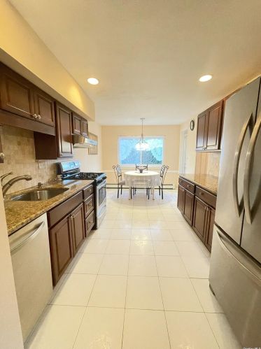 4 Valley Forge Dr, Wheatley Heights NY  11798-1215 exterior