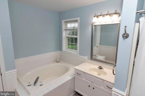 12 Bittersweet Dr, Cochranville PA  19330-1406 exterior