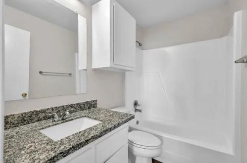 900 Holly Dr, Conroe, TX 77301-1114