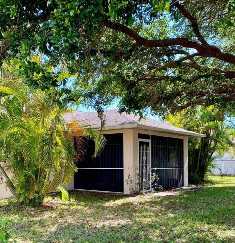 128 21st Ln, Cape Coral, FL 33990-4309