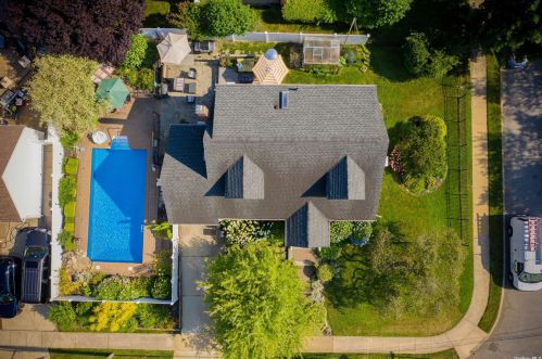 3766 Hudson Ave, Seaford NY  11783-2319 exterior