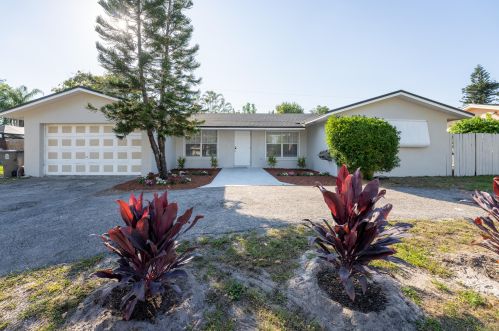 1283 Wynnewood Dr, West Palm Beach FL  33417-5660 exterior