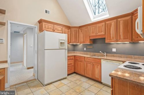 11103 Glade Dr, Herndon VA 20191-4707 exterior