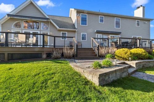 92 Rockledge Dr, Pleasant Valley, NY 12569-5131