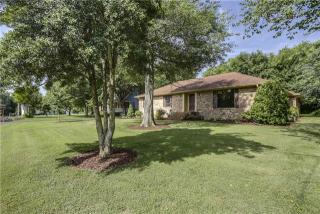 210 Richmond Dr, Columbia, TN 38401-5253