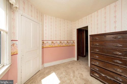 52 Chestnut Ave, Camden NJ  08109-2505 exterior