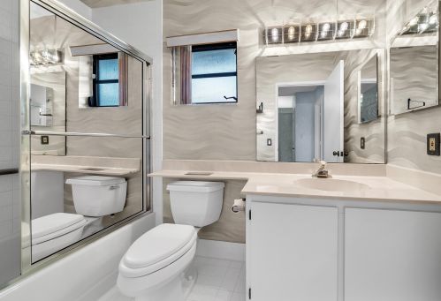 6376 Kings Gate Cir, Delray Beach FL  33484-2429 exterior