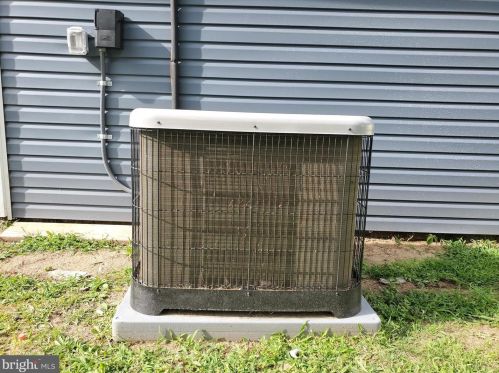 42 Bayberry Ln, Willingboro NJ  08046-1608 exterior