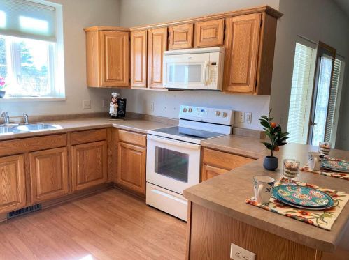 382 Southlake Cir, Fond Du Lac, WI 54935-8052