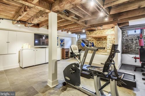 19 Cornwall St, Leesburg VA 20176-2701 exterior