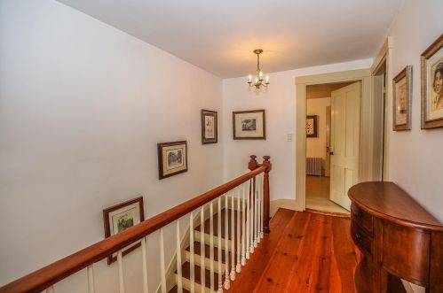7 Carriage Rd, Amherst NH  03031-2933 exterior