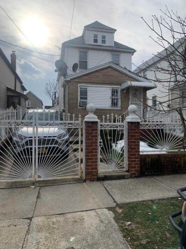 89-16 201st St, Jamaica, NY 11423-2107