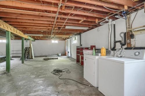 3 Alvin Ct, Poughkeepsie NY  12603-6126 exterior