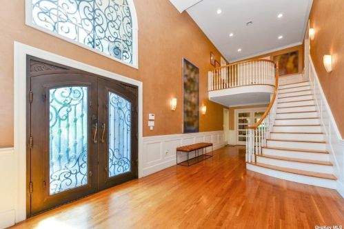 111 Barrett Rd, Meadowmere Park, NY 11559-2026