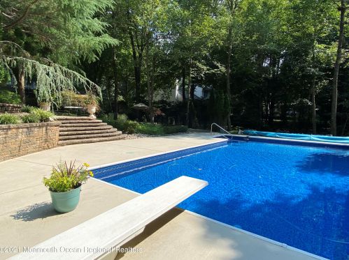 86 Green Meadow Blvd, Middletown NJ  07748-3148 exterior