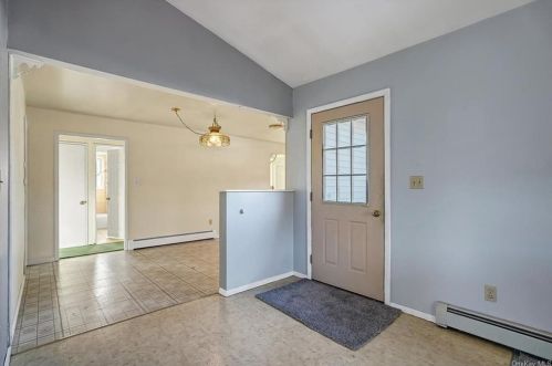 447 Clove Rd, Monroe NY  10950-4753 exterior