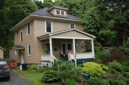25 Hall St, Barre, VT 05641-3532
