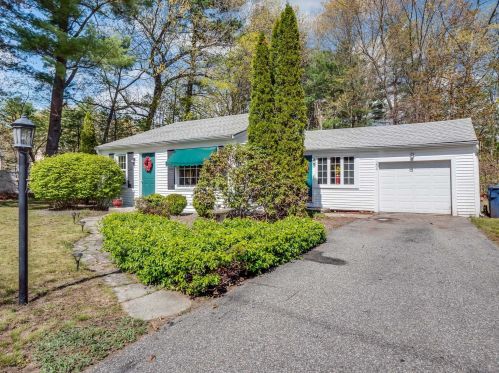 204 Dunstable Rd, Nashua NH  03062-2340 exterior