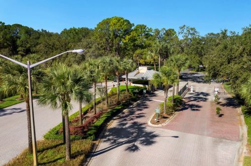 8461 Delta Ct, Brooksville FL  34613-4052 exterior