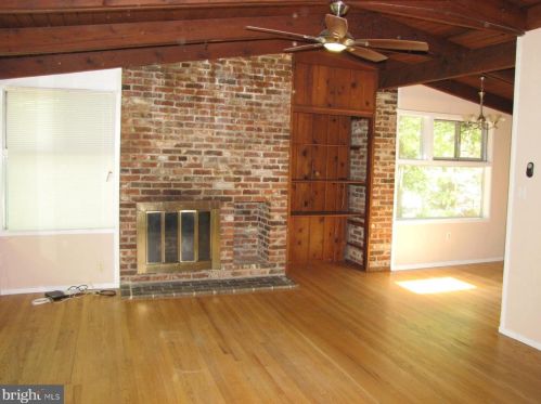 2901 Pine Spring Rd, Falls Church VA  22042-1317 exterior