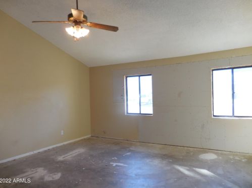 7362 Georgia Ave, Glendale, AZ 85303-5738