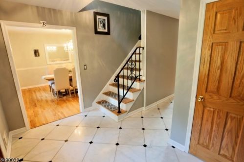 11 Kurt Dr, Roxbury Township, NJ 07836-9717