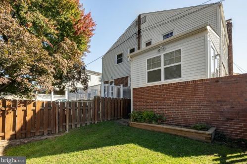 760 Oak View Rd, Ardmore, PA 19003-2025
