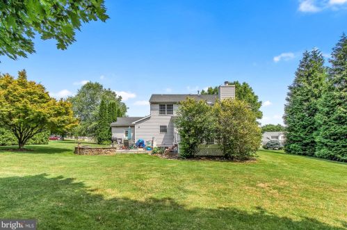 100 Brook Meadow Cir, Shrewsbury PA  17361-1236 exterior