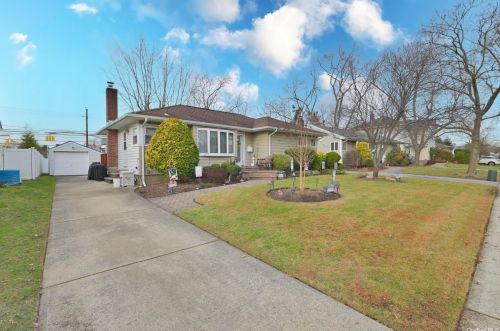 378 Cedar Ln, Hempstead, NY 11554-2714