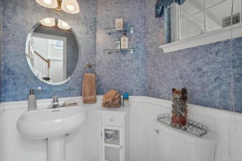 118 Hitching Post Ln, Yorktown Hgts NY  10598-2833 exterior