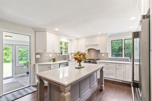 6 Orchard Dr, Flemington NJ  08822-1527 exterior