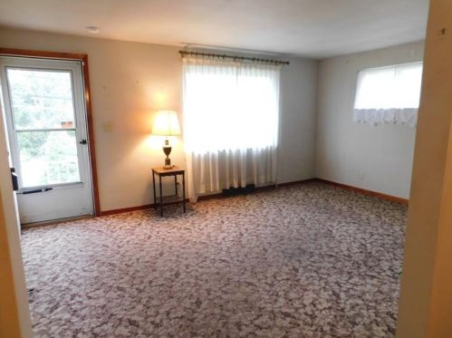 6775 Leechburg Rd, Verona, PA 15147-3607