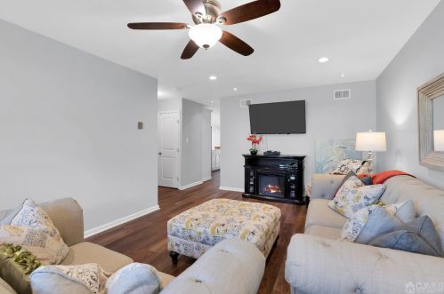 104 Broadgate Ct, East Freehold, NJ 07728-5258