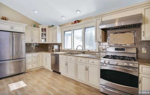 236 Gilbert Ave, Elmwood Park NJ  07407-2813 exterior