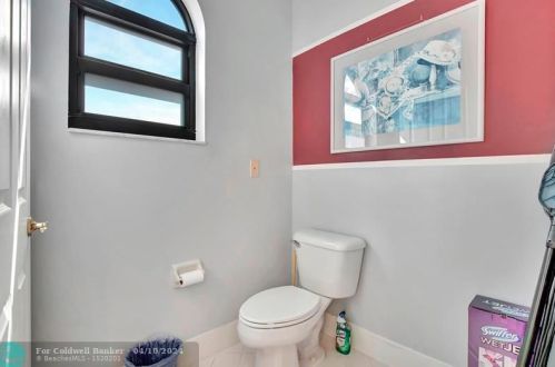 5098 168 Ave, Hollywood FL  33027-4913 exterior