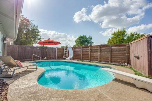 2131 Blossom Ln, Richardson TX  75081-4703 exterior