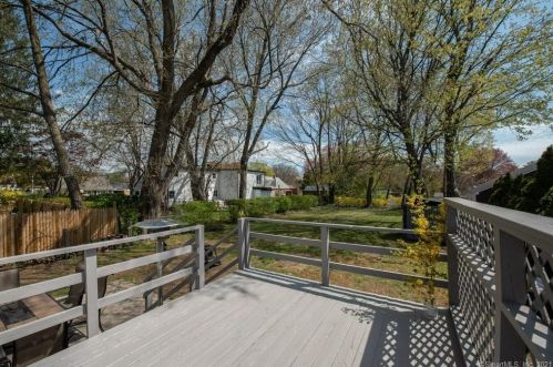 956 Huntington Rd, Stratford CT  06614-2736 exterior