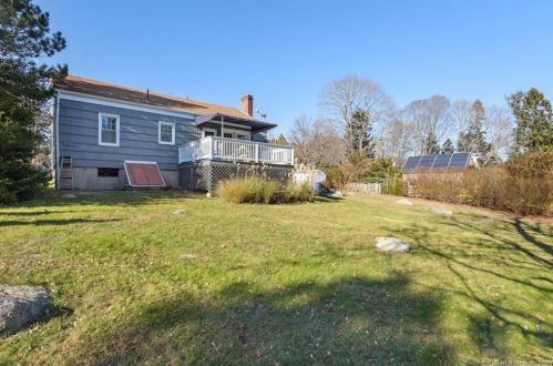 37 Hillside Ave, Groton CT  06340-5525 exterior