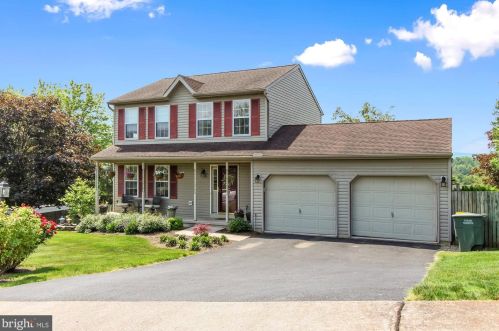 35 Asbury Ct, Mount Wolf, PA 17347-9553