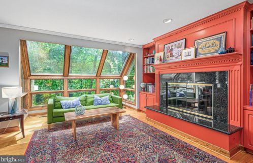 11103 Glade Dr, Herndon VA 20191-4707 exterior