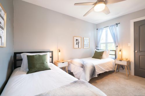 1558 Burton St, San Diego CA 92111-7044 exterior