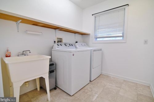 23 Bobby Ln, Edinburg VA  22824-2552 exterior