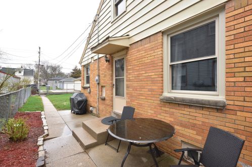 3329 89, Milwaukee WI 53227-4525 exterior