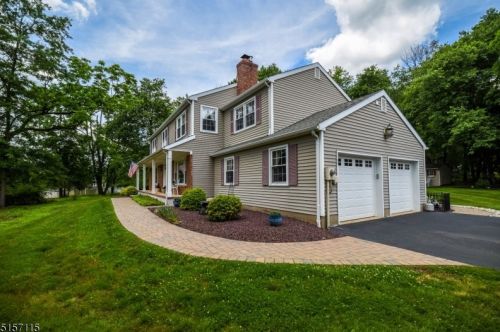 6 Cheryle Way, Annandale NJ  08801-3416 exterior