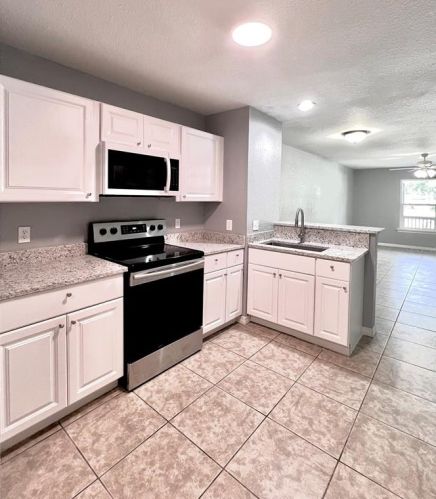 608 Pineville Ln, Lakeland, FL 33810-2865